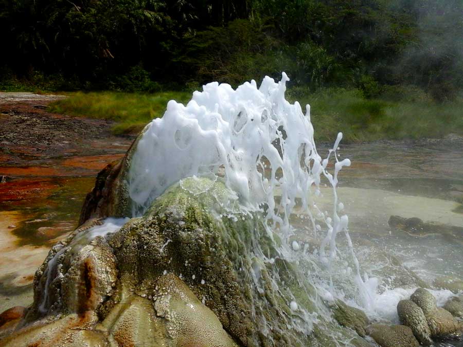 sempaya-hotsprings-in-semuliki-national-park